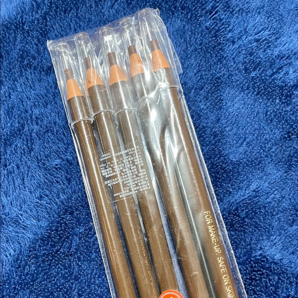5 eyebrows pencil in brown colour